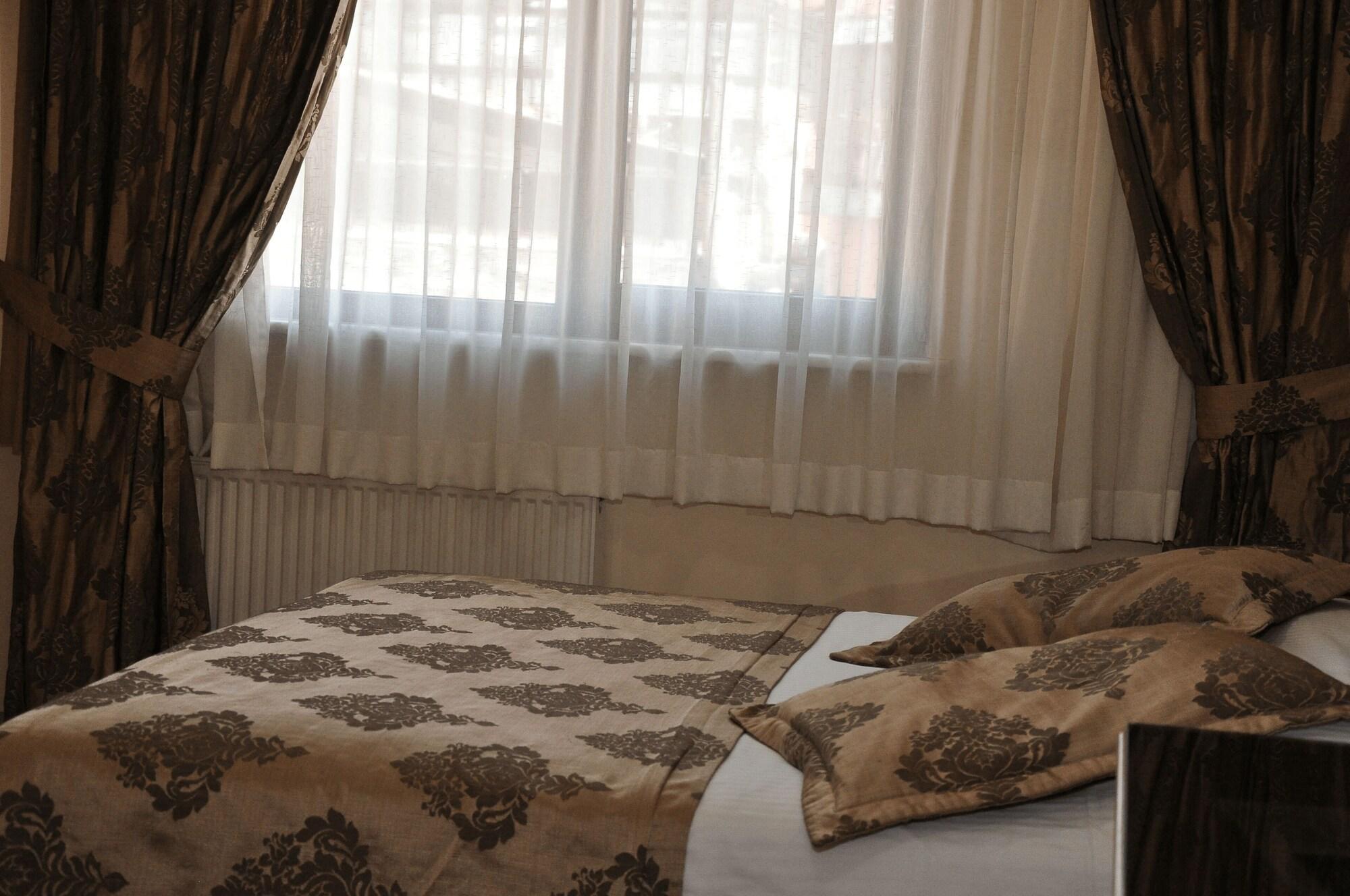 Grand Papirus Hotel Istanbul Exterior photo